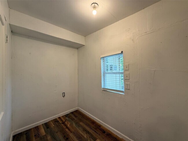 Building Photo - 6204 Dove Springs Cir