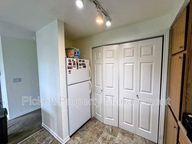 Building Photo - 1700 W Sunn Fjord Ln