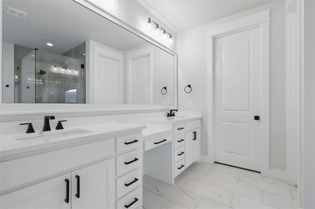 Building Photo - 1000 Hennesay Pk