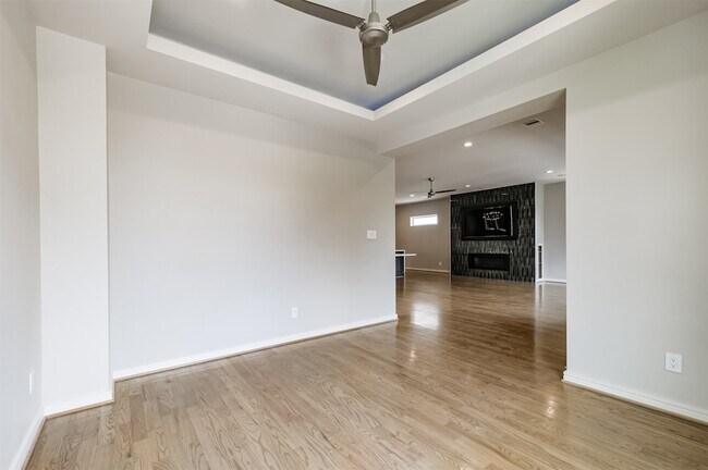 Building Photo - 711 W Clay St