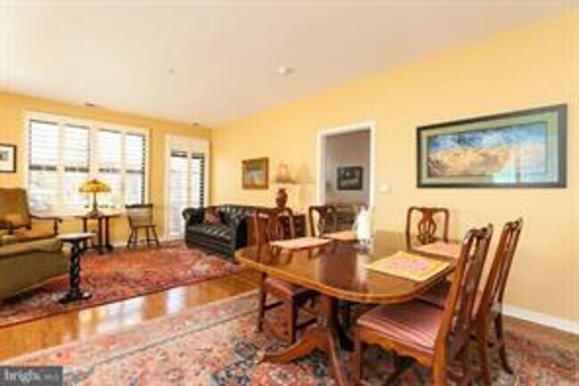 Building Photo - 2026/2027 Gorgeous Village Lofts 2bd plus ...