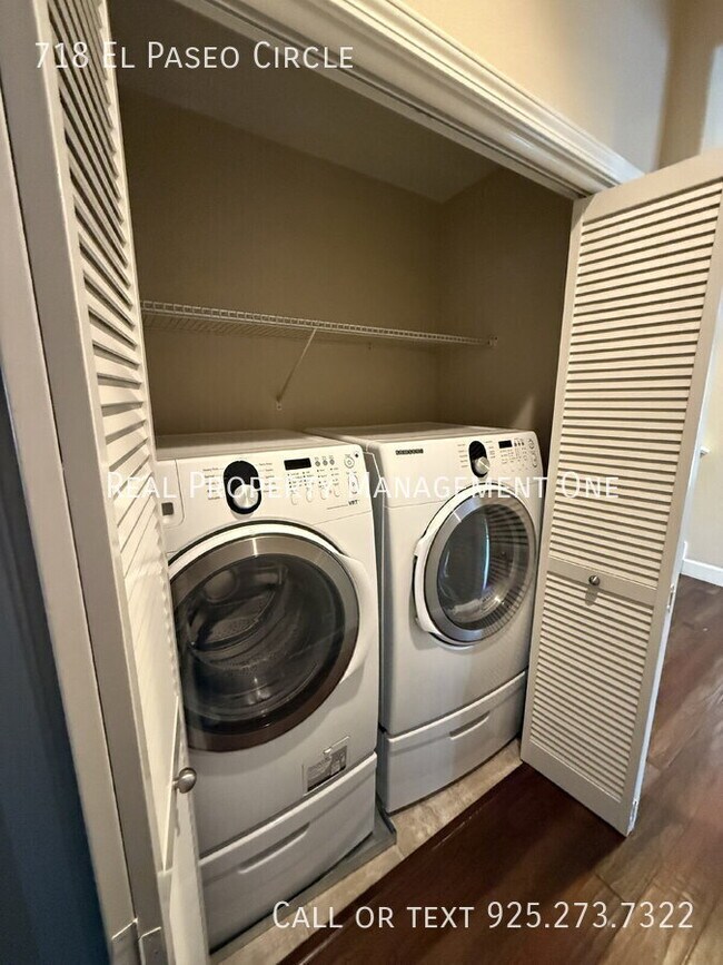 Building Photo - 718 El Paseo Cir