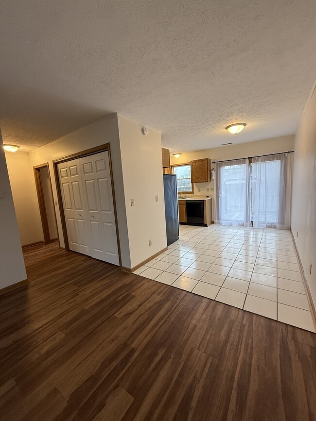 Building Photo - 25 W Collins St