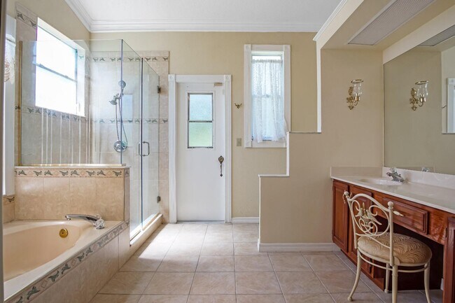 Building Photo - 458 Lytton Cir
