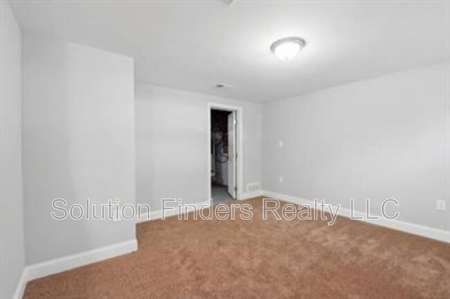 Building Photo - 3458 6th St