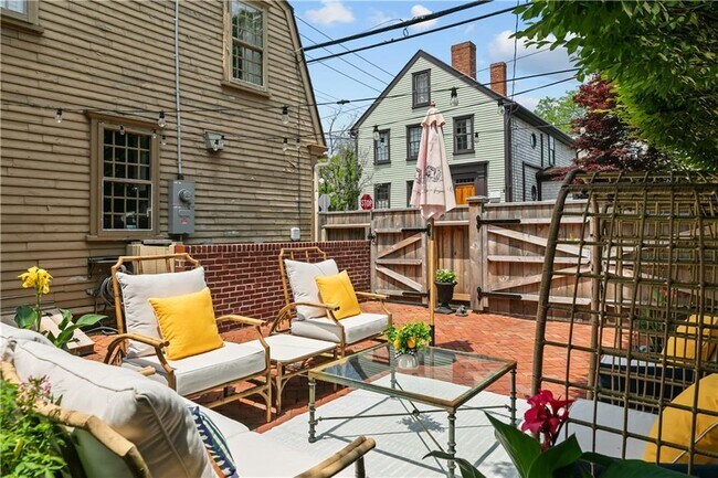 Building Photo - 35 2nd St