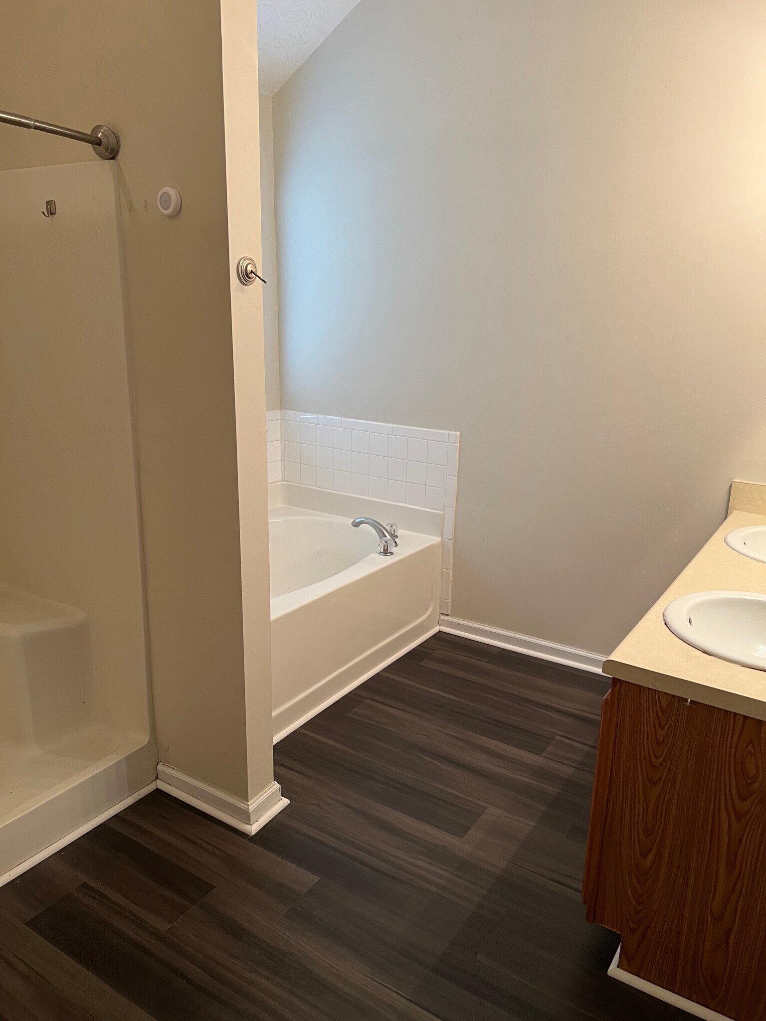 Building Photo - 827 Hannah Ct