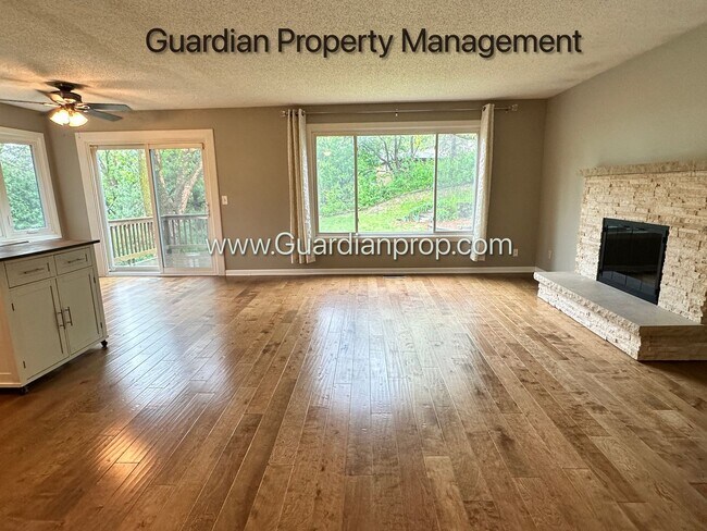 Building Photo - Eden Prairie Single Family Home, Fenced Yard, 2 Car Garage, Dishwasher W/D