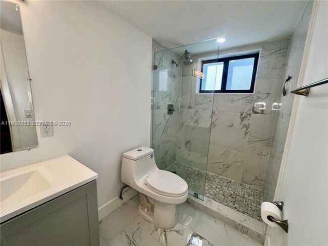 Building Photo - 3522 SW 25th St