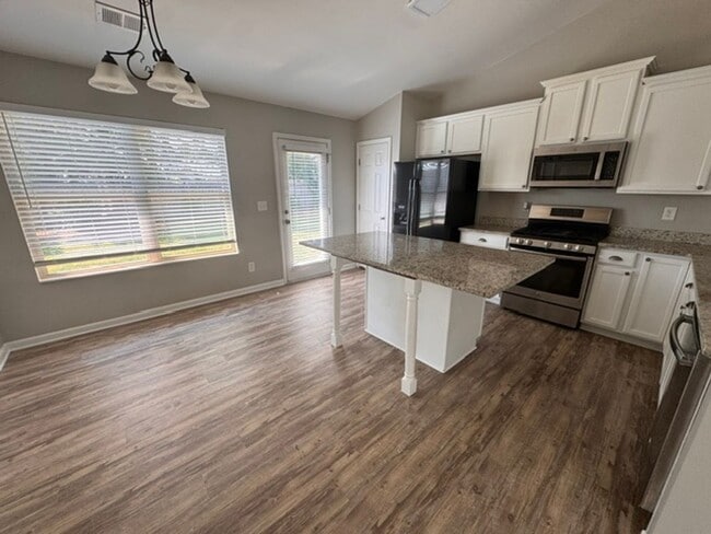 Building Photo - 333 Linman Dr
