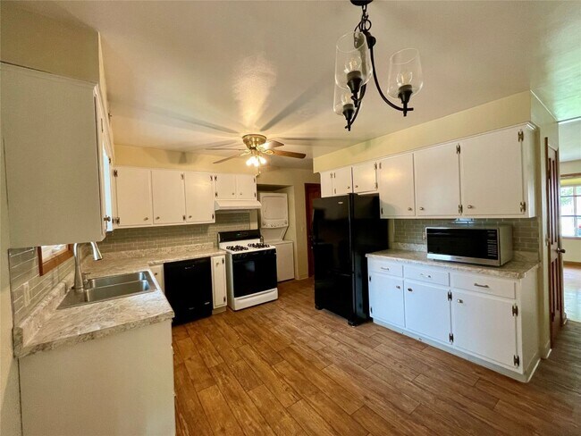 Building Photo - 1026 Southern Pines Dr