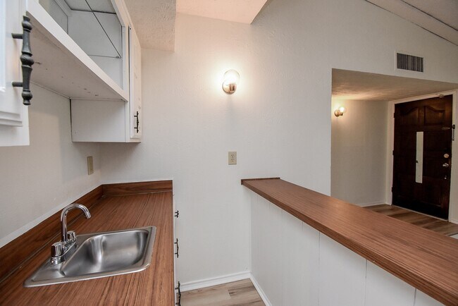 Building Photo - 702 Tara Plantation Dr