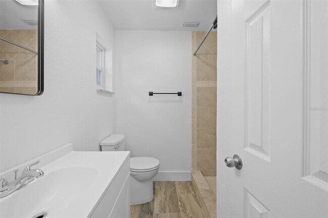 Building Photo - 5301 Venetian Blvd NE