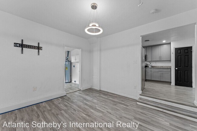 Building Photo - 4 br, 3 bath House - 4625 Larkin Street
