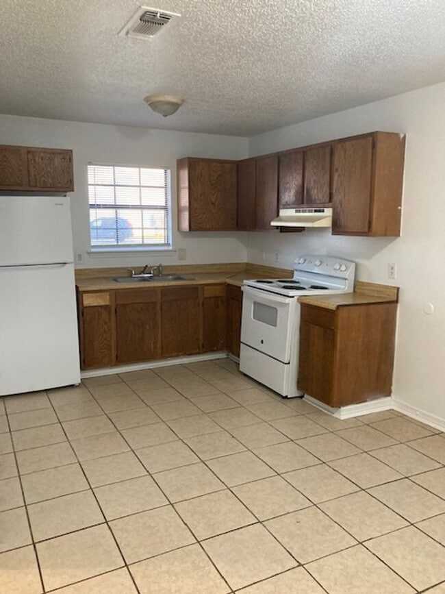 Building Photo - Gulfport 3 Bedroom