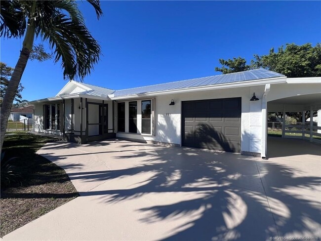 Building Photo - 981 SW Bay State Rd