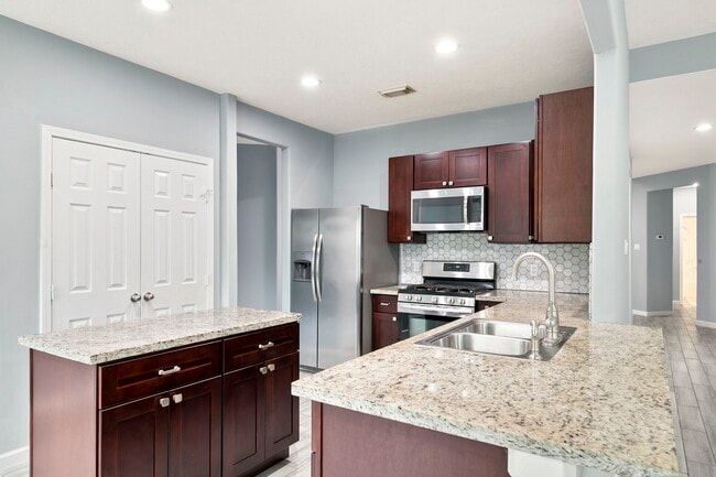 Building Photo - 5707 Overton Park Dr