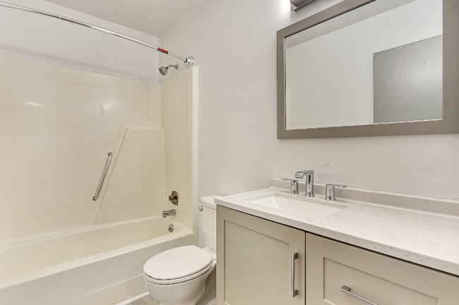 Building Photo - 507b W McElhaney Rd