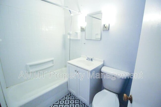 Building Photo - 3010 Johnson Ave NW