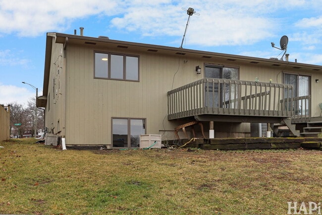 Building Photo - 920 Pleasant St