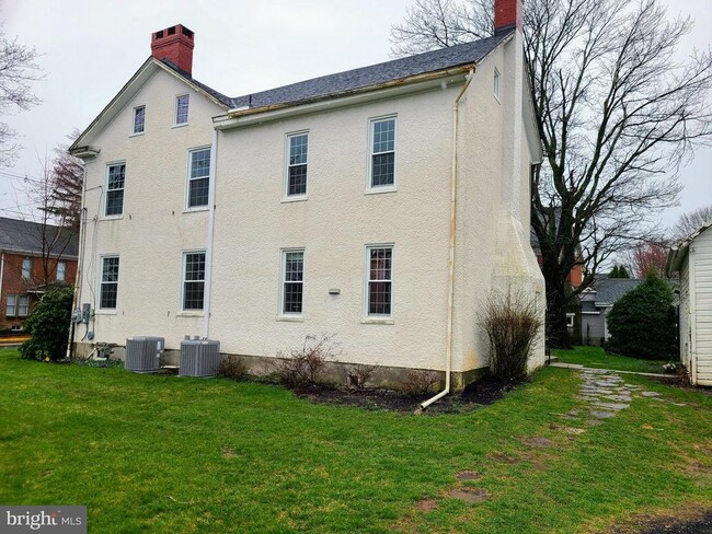 Building Photo - 203 E Main St