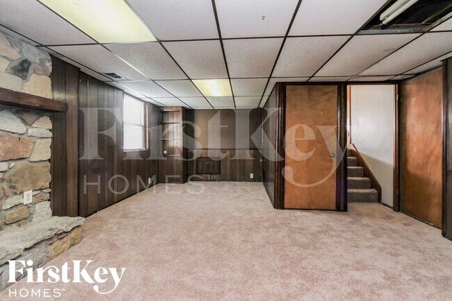 Building Photo - 1425 N Bolton Ave