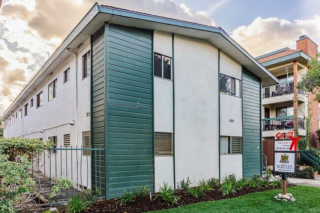 Building Photo - 322 Burchett St