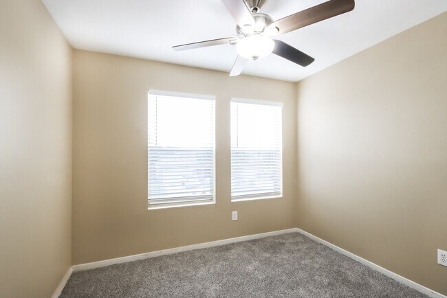 Building Photo - 1127 Laurel Chase Tr