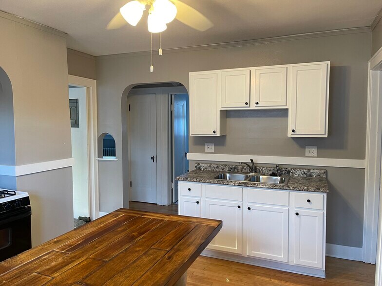 Kitchen - 3028 S 47th St