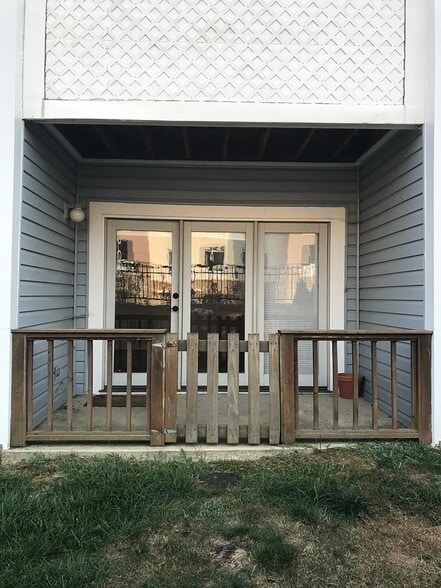 Patio - 6425 Richmond Hwy