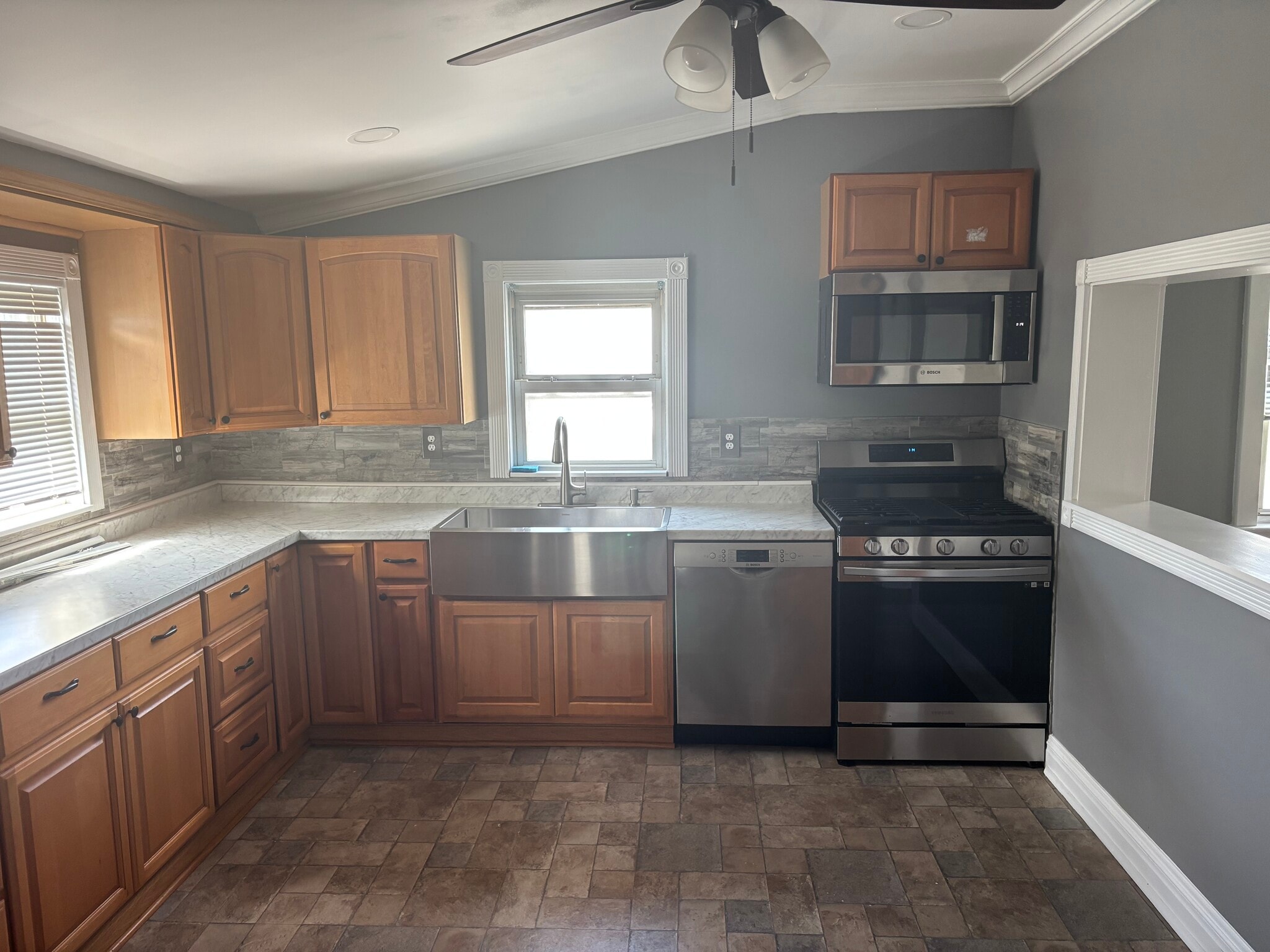 Building Photo - 17 Tennent Ave