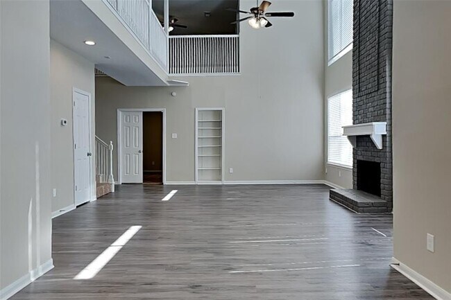 Building Photo - 12522 Lusterleaf Dr