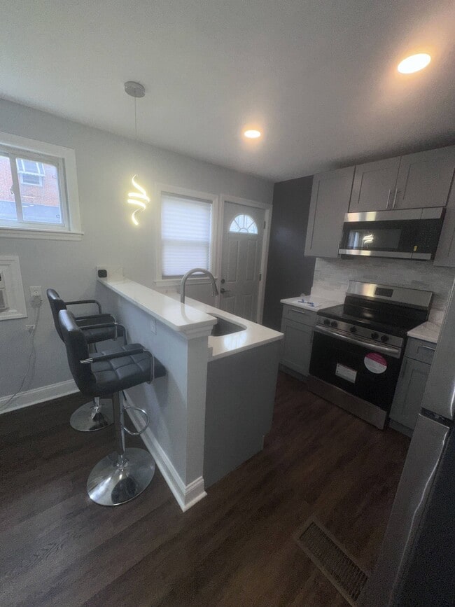 Building Photo - 2500 S 57th St