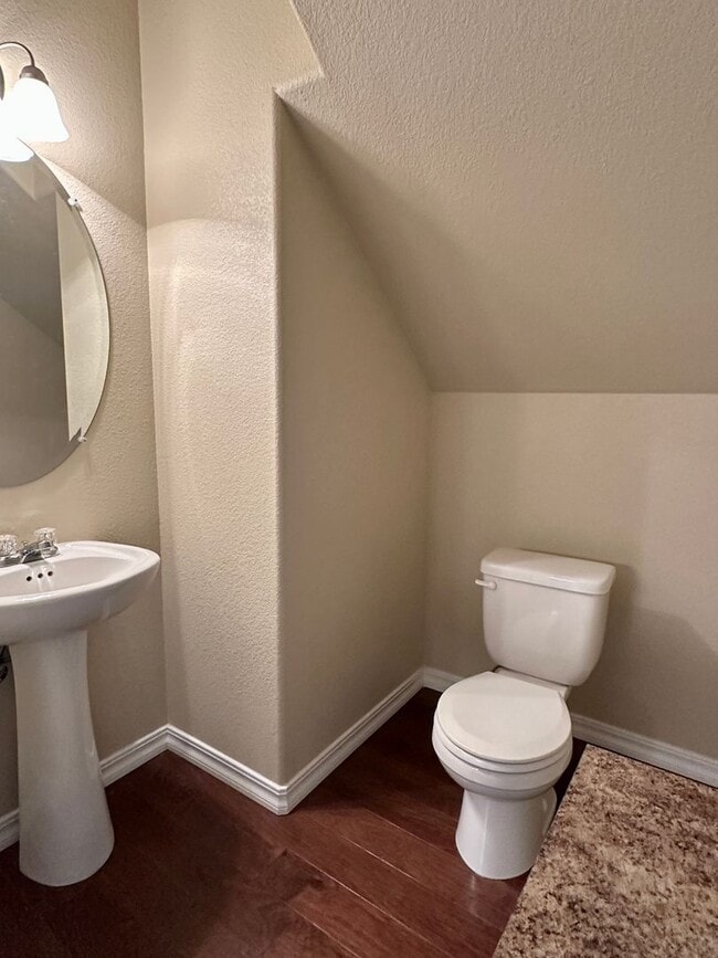 Building Photo - 2 Bedroom townhome in School District 20 w...