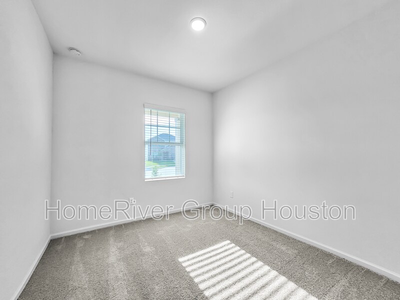 Building Photo - 28414 Selsdon Ct