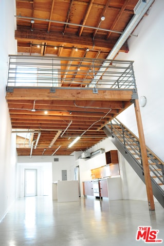 Building Photo - 2135 E 7th Pl