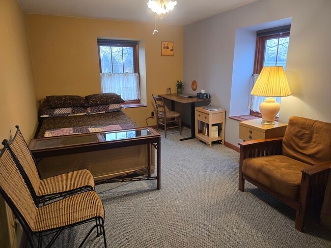 Building Photo - 437 S Craig Pl