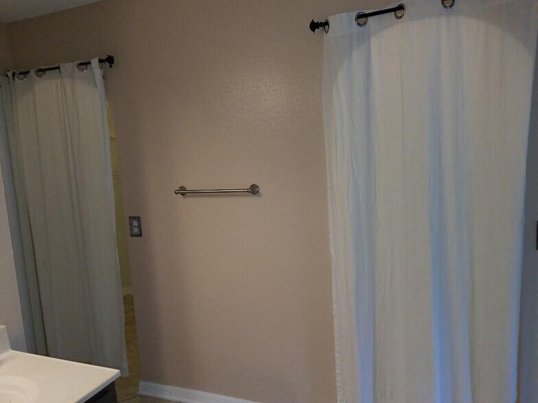 Building Photo - 6289 Freeport Dr