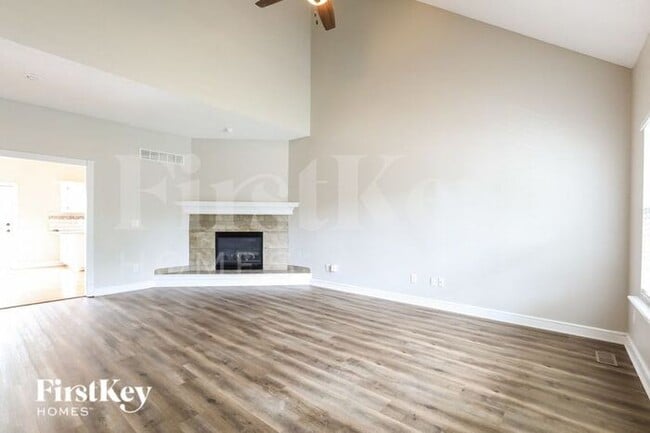 Building Photo - 800 Red Maple Dr