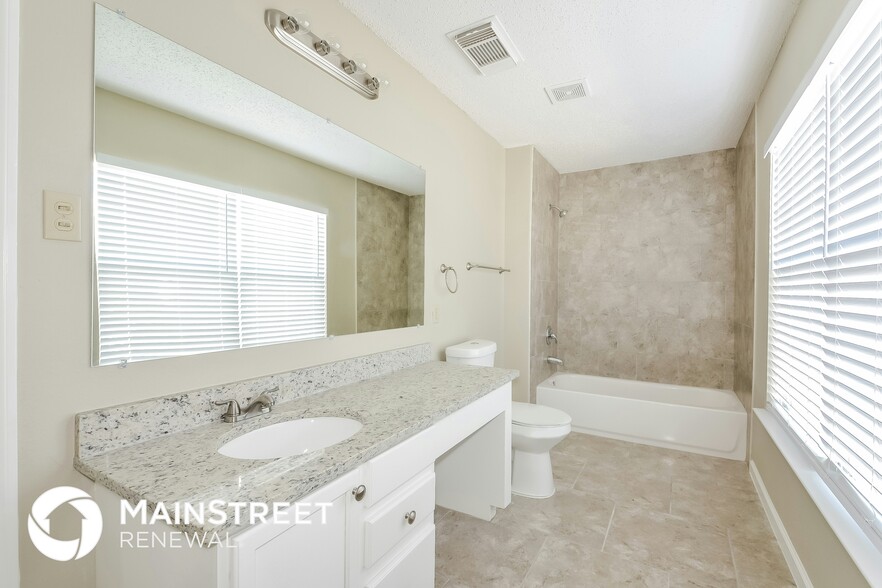 Building Photo - 8014 Bronzerock Dr