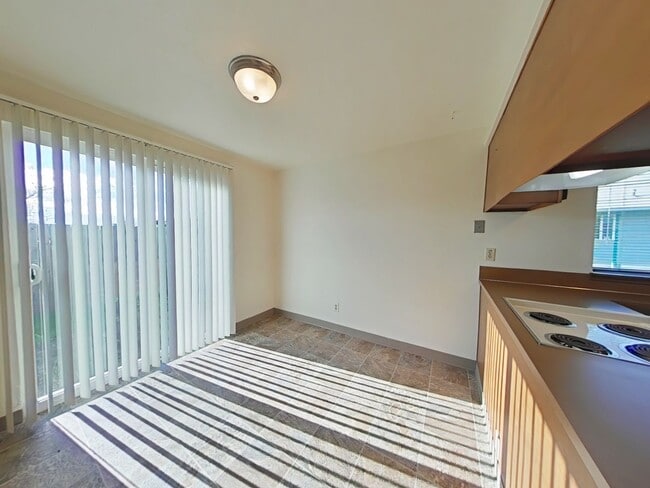 Building Photo - WINTER SPECIAL ~ $645 OFF FIRST MONTH RENT