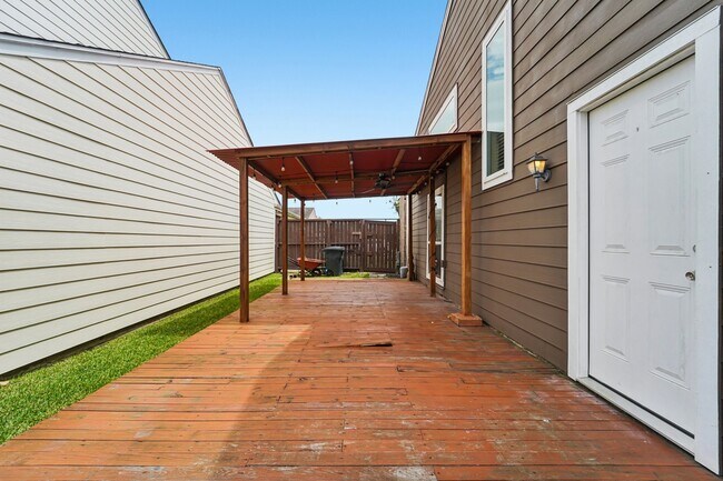 Building Photo - 9721 Debbie Ln