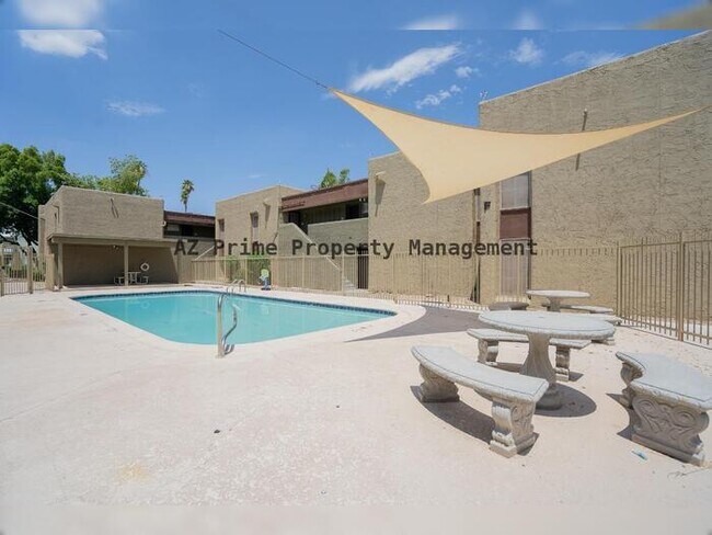 Building Photo - 1701 W Tuckey Ln