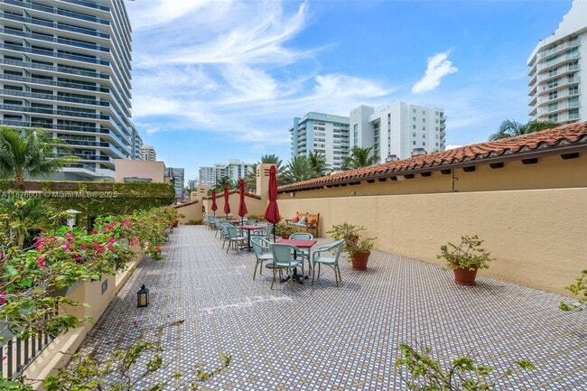 Building Photo - 5959 Collins Ave