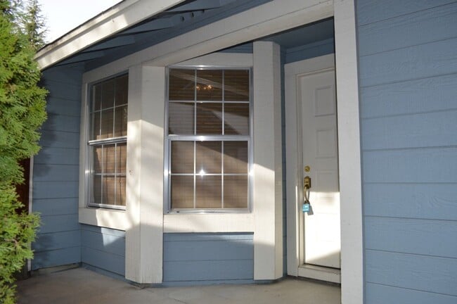 Building Photo - Cozy 3 Bedroom, 2 Bath home