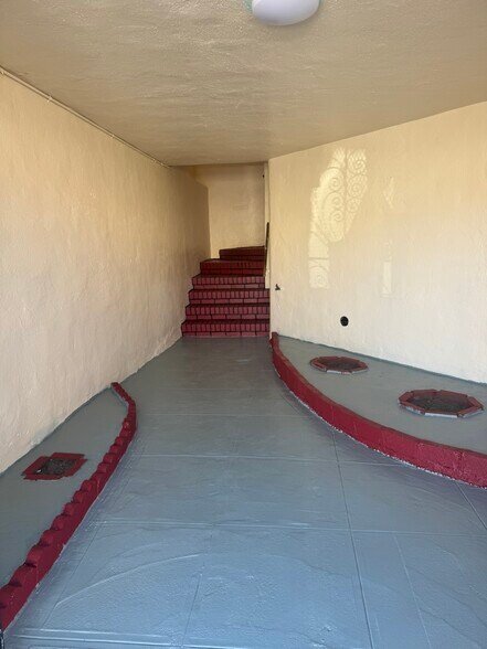 Enclosed Entrance - 1606 39th Ave