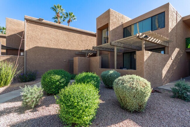 Building Photo - RESORT Style FULLY-FURNISHED Condo in Paradise Valley - 4 bedroom / 2.5 bath