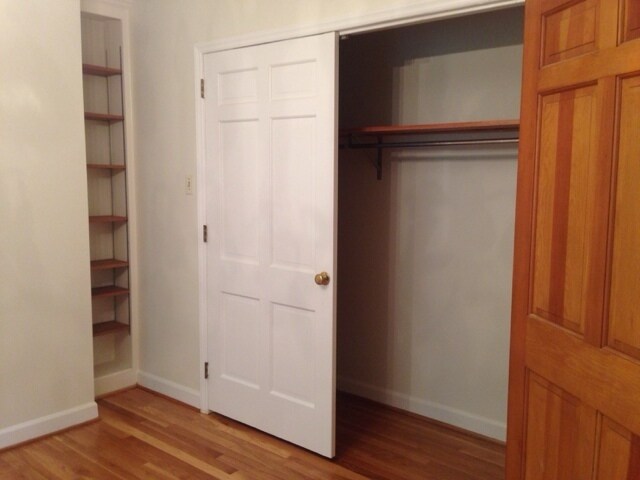 Building Photo - 4 BR home in NW school district--Lawn Service Included!