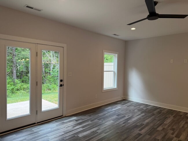 Building Photo - The Allure Townhomes Newer Rustburg Community