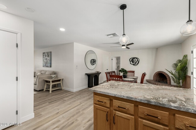 Building Photo - 4743 W Villa Theresa Dr